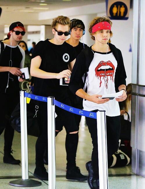 teddyislife_'s tweet photo. tanto tanto tanto lovelovelove💕5sos a milano tra due mesiiiii
#5sos
#novembre http://t.co/2k80J6mjcw
