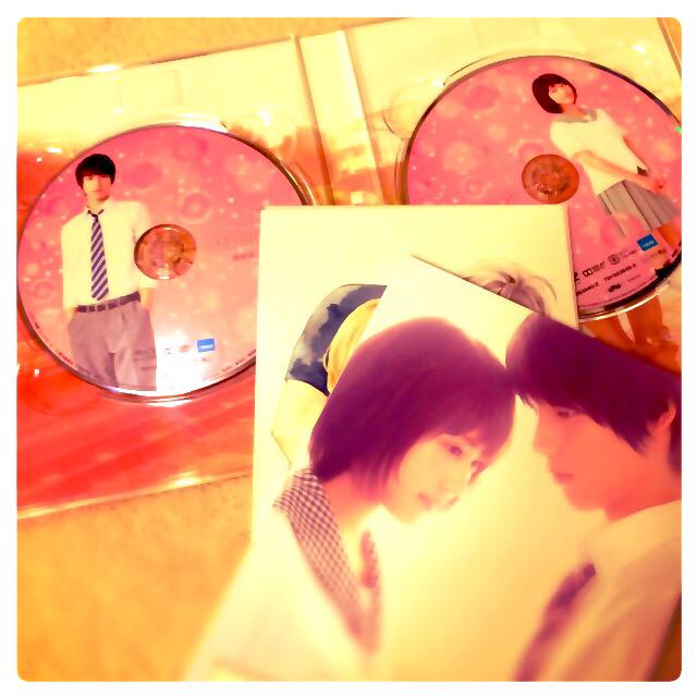 sakisaka10's tweet photo. 明日9月16日、映画『ストロボ・エッジ』のDVD&amp;Blu-rayが発売です！！豪華版には特典DVDやこのために描き下ろしたイラストもついておりますのでみなさまどうぞよろしくお願い致します〜！ http://t.co/IU0BhRCo5E