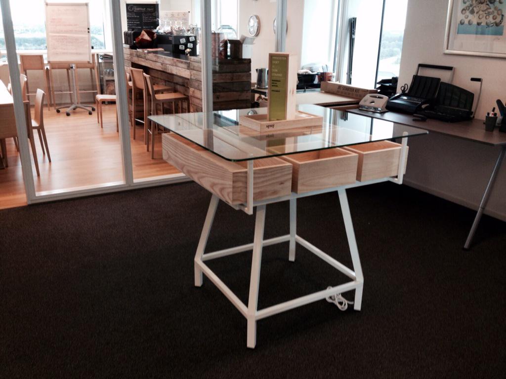 UPQI_NL's tweet photo. Ook in Amsterdam bij Y strategists staat een #upqi! #staandvergaderen #staandwerken http://t.co/1bcMu2Surx