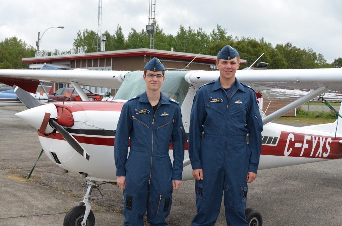 LigueCadetAirQc's tweet photo. Two new pilots at Riviere-du-Loup : Power pilot Antony Bérubé and glider pilot Félix Lajoie!

http://t.co/QvEtNThFpF http://t.co/RTK2eGO7sq