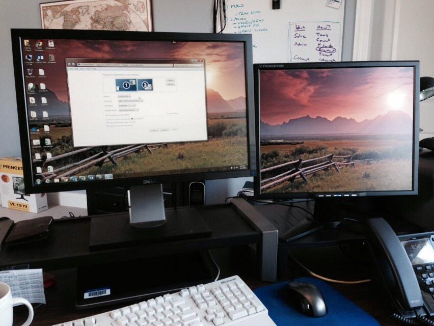 bigdatamagnet's tweet photo. First time I ever had two at the same time- #Doublemonitors rock. http://t.co/XbhatZuuAw