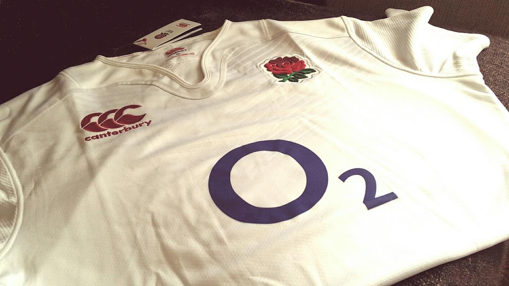 LMcAteer1990's tweet image. @O2  Look what just arrived! Thank you!  #weartherose  #thanksO2