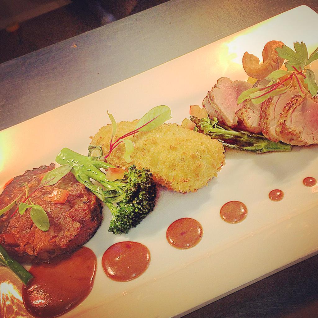 Thewilliamb's tweet photo. Special today at #thewilliamb.Duo of pork;Barbeque pulled pork&amp;honey glazed pork fillet.Perfect for a day like today http://t.co/JoXW3Pa41F