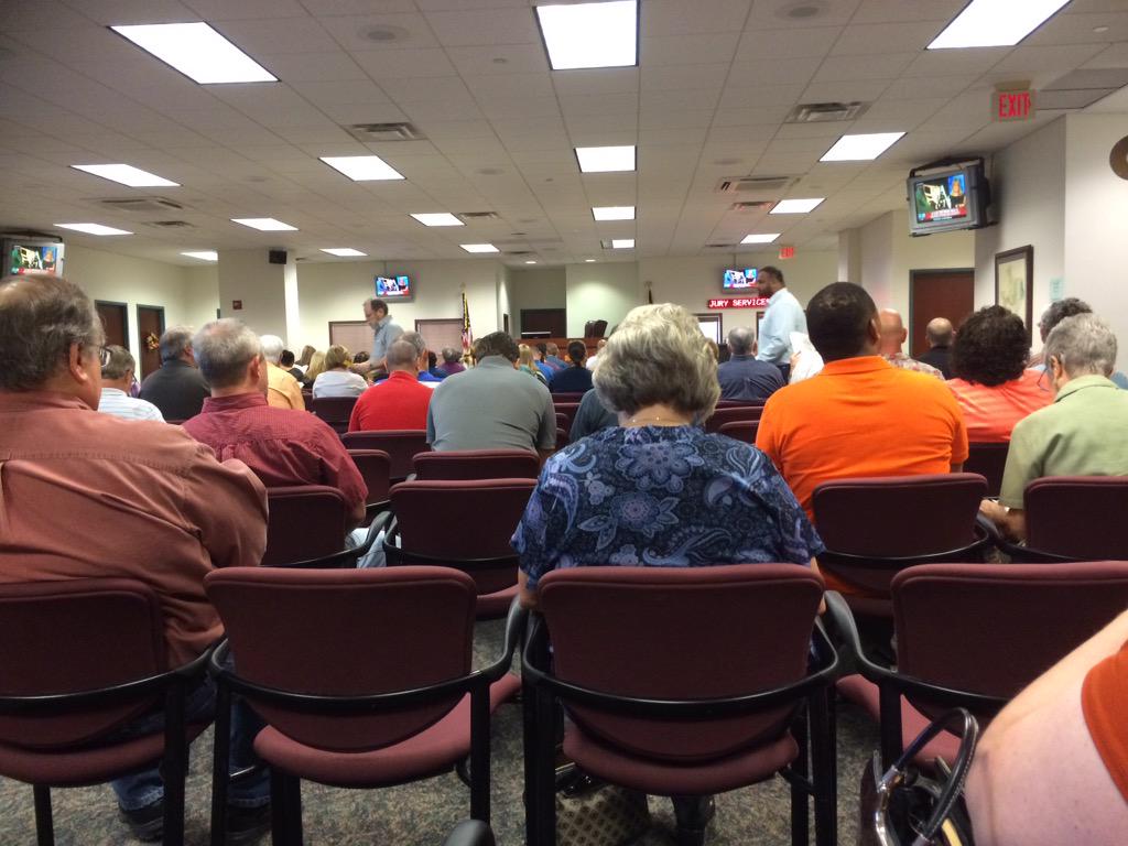 CoachTaylorBMMS's tweet photo. Now I'm sitting in a room with other people waiting to see if I'll get picked #jurydutylivetweet http://t.co/KyzVS5iN3p
