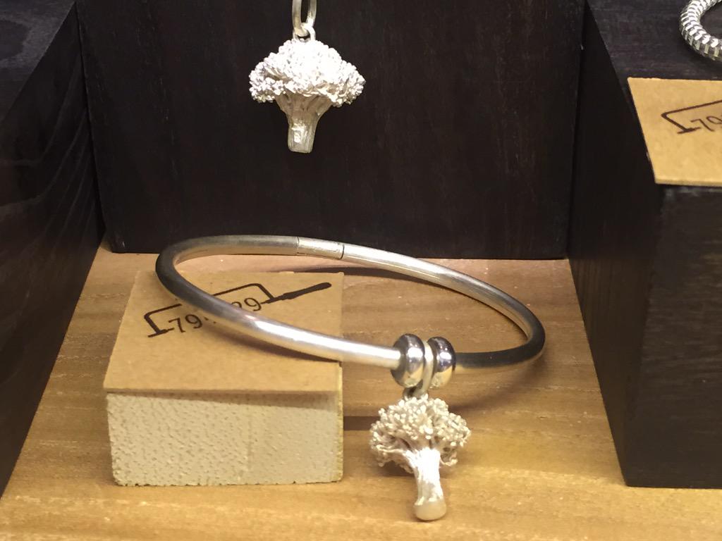 GHJuicery's tweet image. #MidgetTree jewellery in #hongkong @thebodycoach I think you need this in your life!