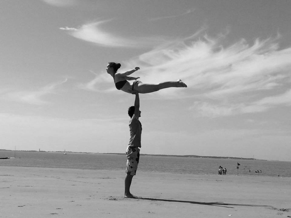 _Paulrobinson_'s tweet photo. Moment #cirque sur la plage de @sgd_tourisme !
#circassien #accrobate #portés http://t.co/C0Qc0ebAJE