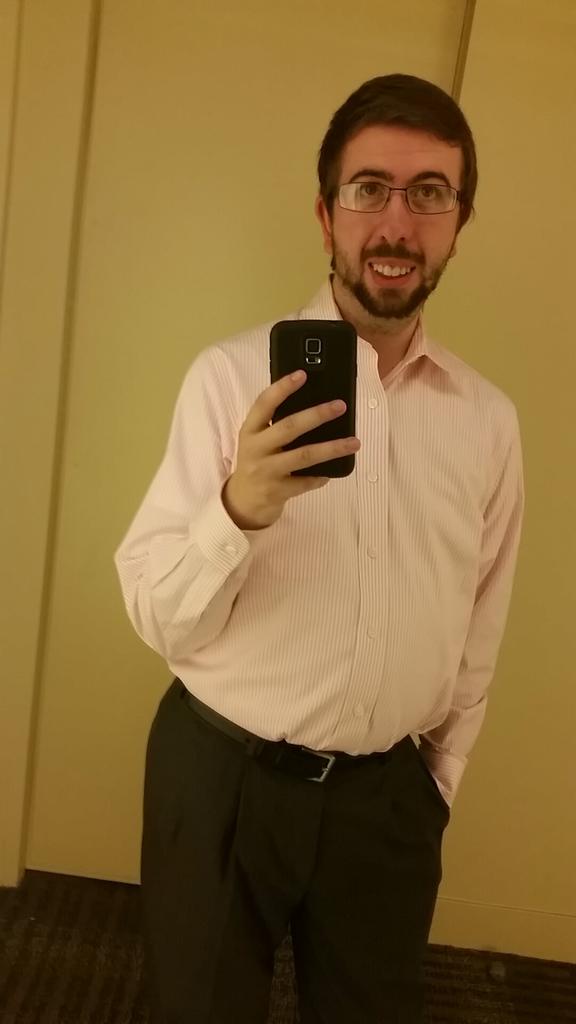 Deebattz's tweet photo. 700 miles away and still matching outfits #pinktoday #sevendays #countingdown #sorrytwitter @sf_sikorski 👌🙈 http://t.co/yWDB6nD8ho