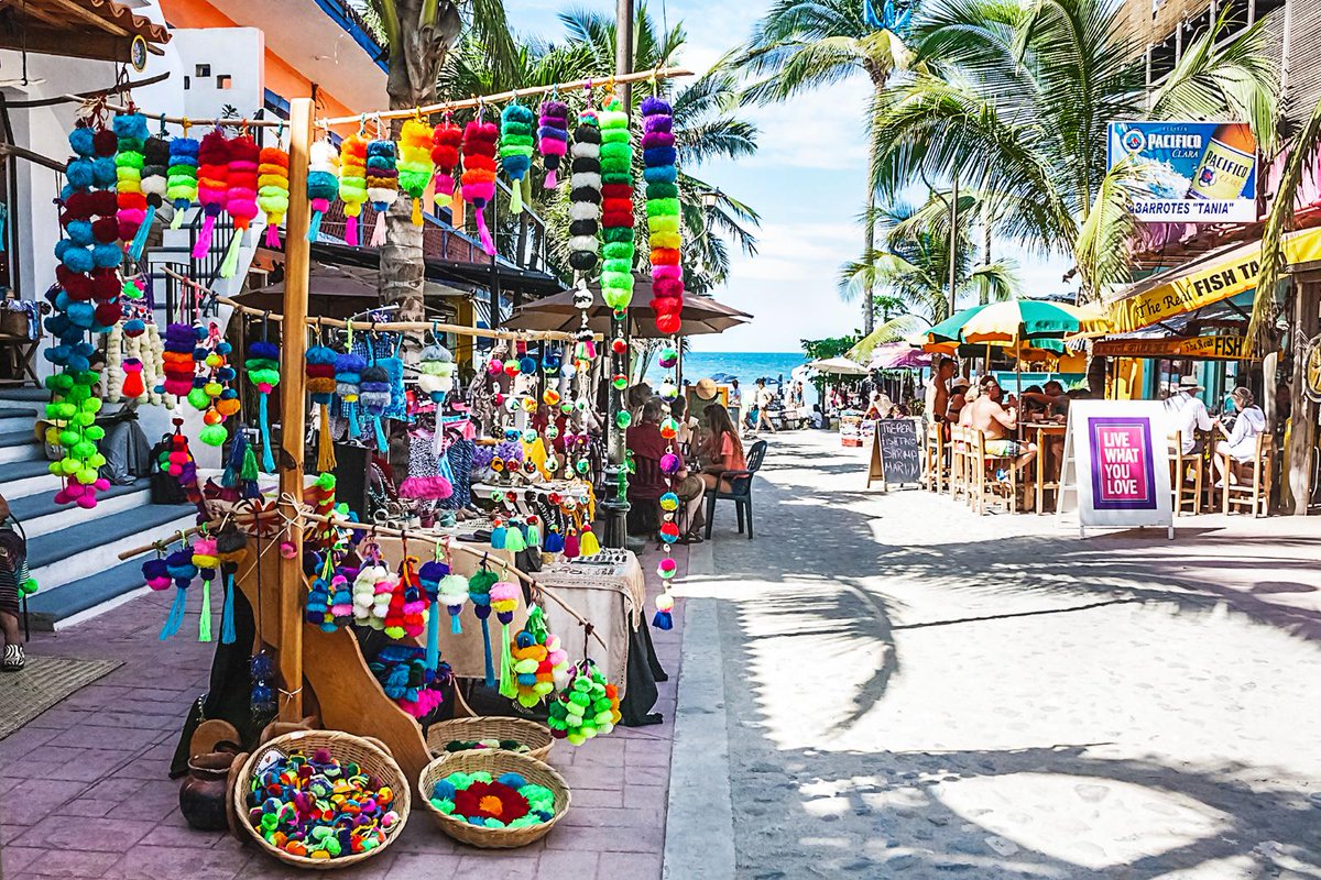 TheAmorBoutique's tweet photo. Las pintorescas calles de #SayulitaNayarit. Uno de los grandes iconos de la #RivieraNayarit -> http://t.co/hmgxq9nXnd http://t.co/rKZMwZP4xr