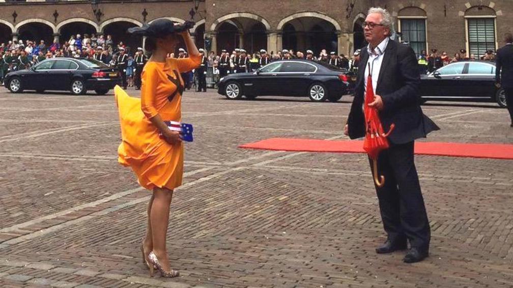 NOS's tweet photo. Een Marilyn Monroe moment in Den Haag. Deze en meer foto's in ons foto-overzicht van de dag: http://t.co/f3RW9mqTDI http://t.co/HqNcRlN5Rl