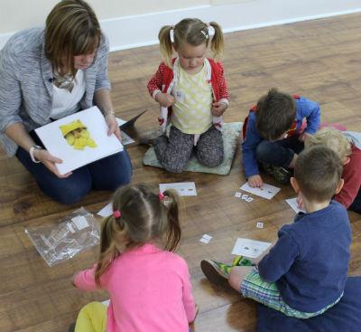 LivelyLinguists's tweet photo. #garforthhour a little taste of what our lessons involve! http://t.co/qXnM6Cy5ht