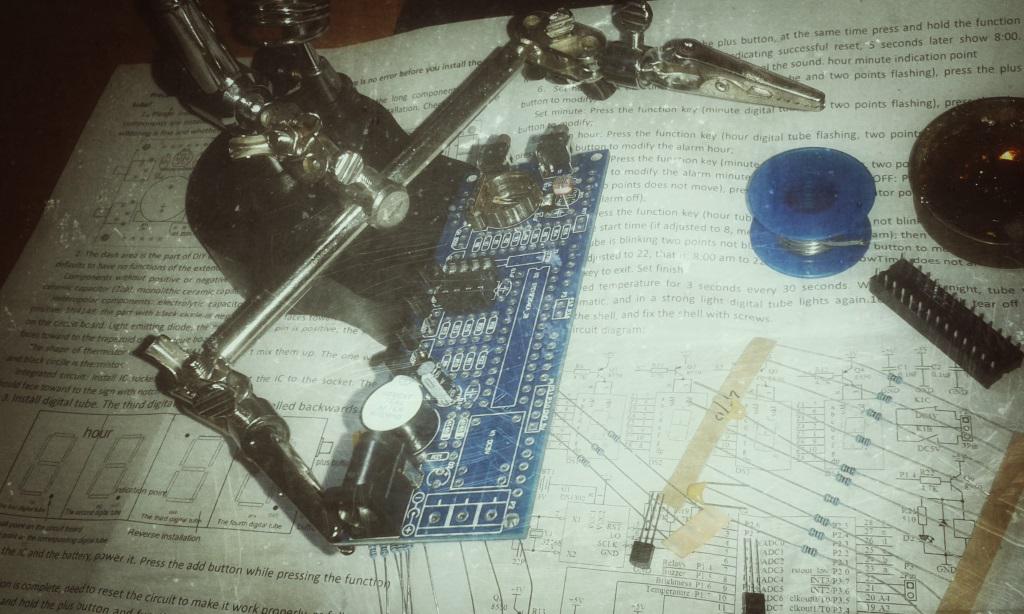 petrpulpan's tweet image. Current status: having fun with DIY Electronic Clock Kit based on #STC15F204EA. Thanks to @banggood #solderingisfun