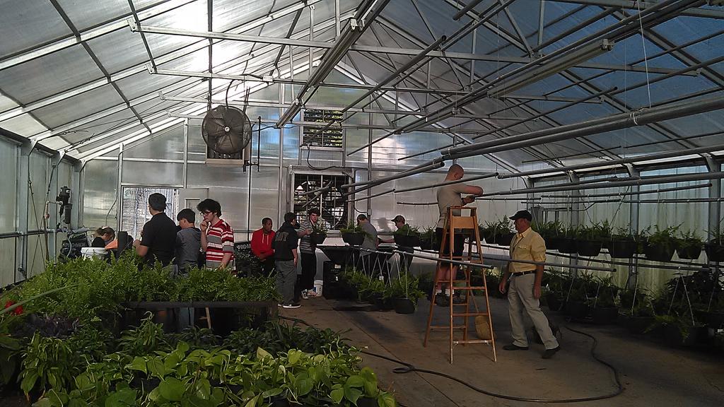 WWHS__FFA's tweet photo. FFA and Ag students @walterwellborn  working hard on the school beautification project @WWHS_Principal Go Panthers! http://t.co/9xZSWq7LXw