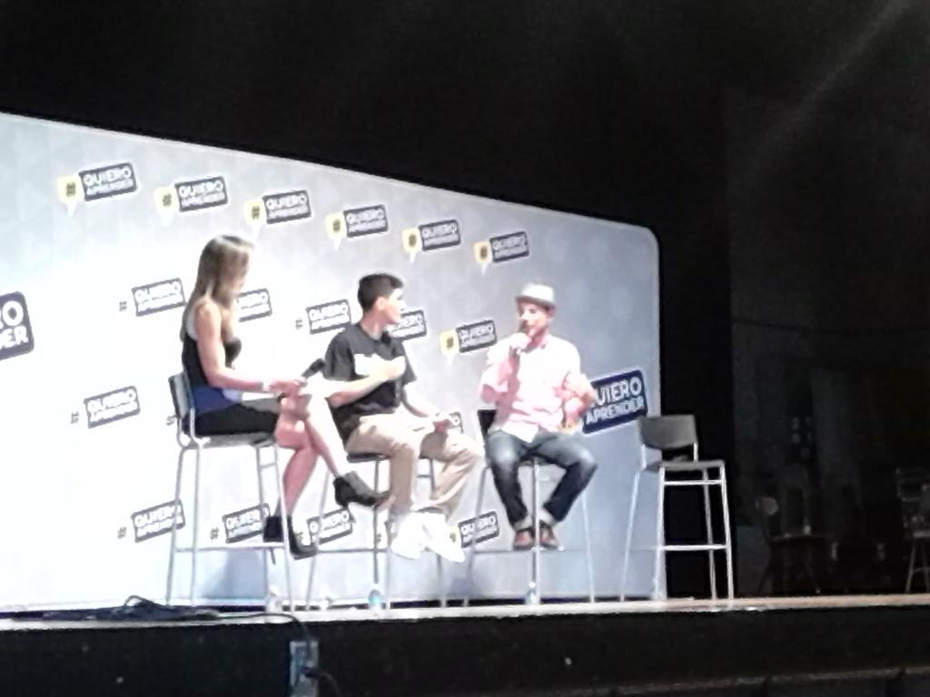 SHMSTC's tweet image. Jose Pineda interviewed by Univision and guest artist. #onlyatsam, #GreatAllOver