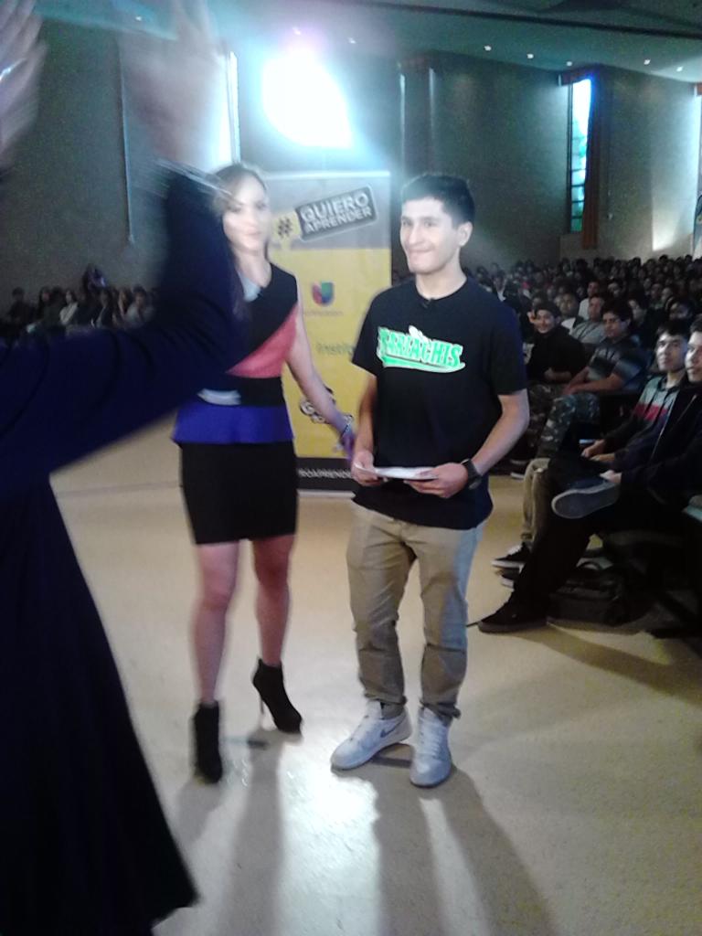SHMSTC's tweet image. Jose Pineda interviewed by Univision and guest artist. #onlyatsam, #GreatAllOver