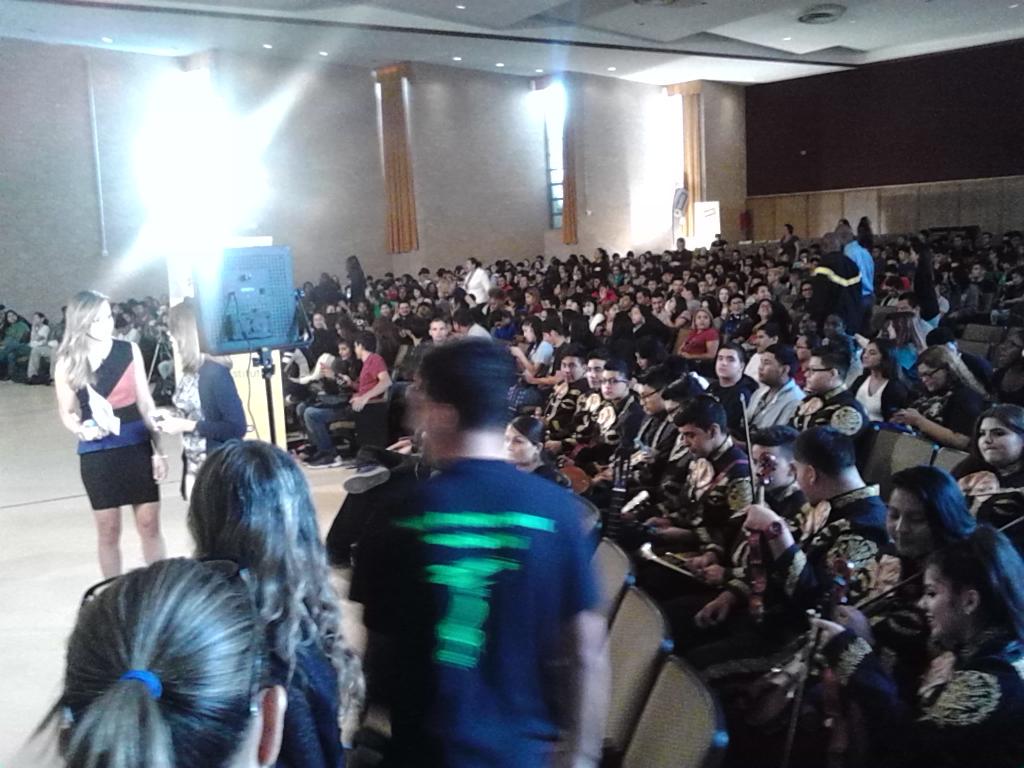 SHMSTC's tweet image. Jose Pineda interviewed by Univision and guest artist. #onlyatsam, #GreatAllOver