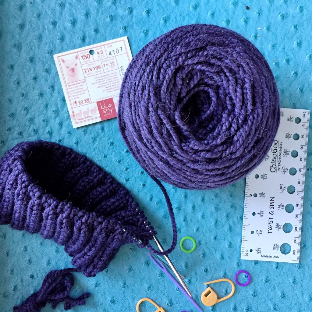wbcstudios's tweet image. First time trying short rows in my knitting. Wish me luck! @BlueSkyAlpacas #alpaca #wool #knittersoftwitter #knit