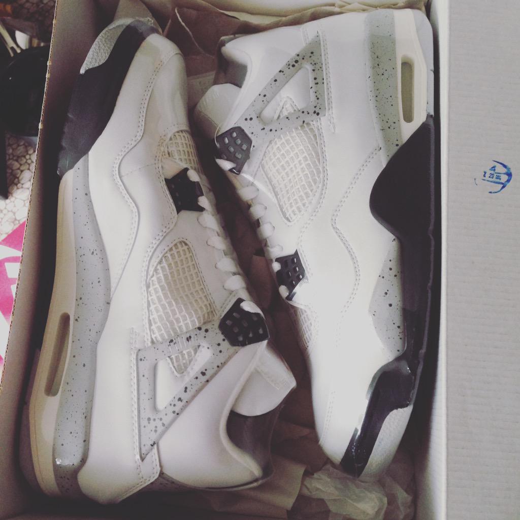 msalv66's tweet photo. #cement4s #jordans #whitecements #flightclub http://t.co/0MTxuff4gf