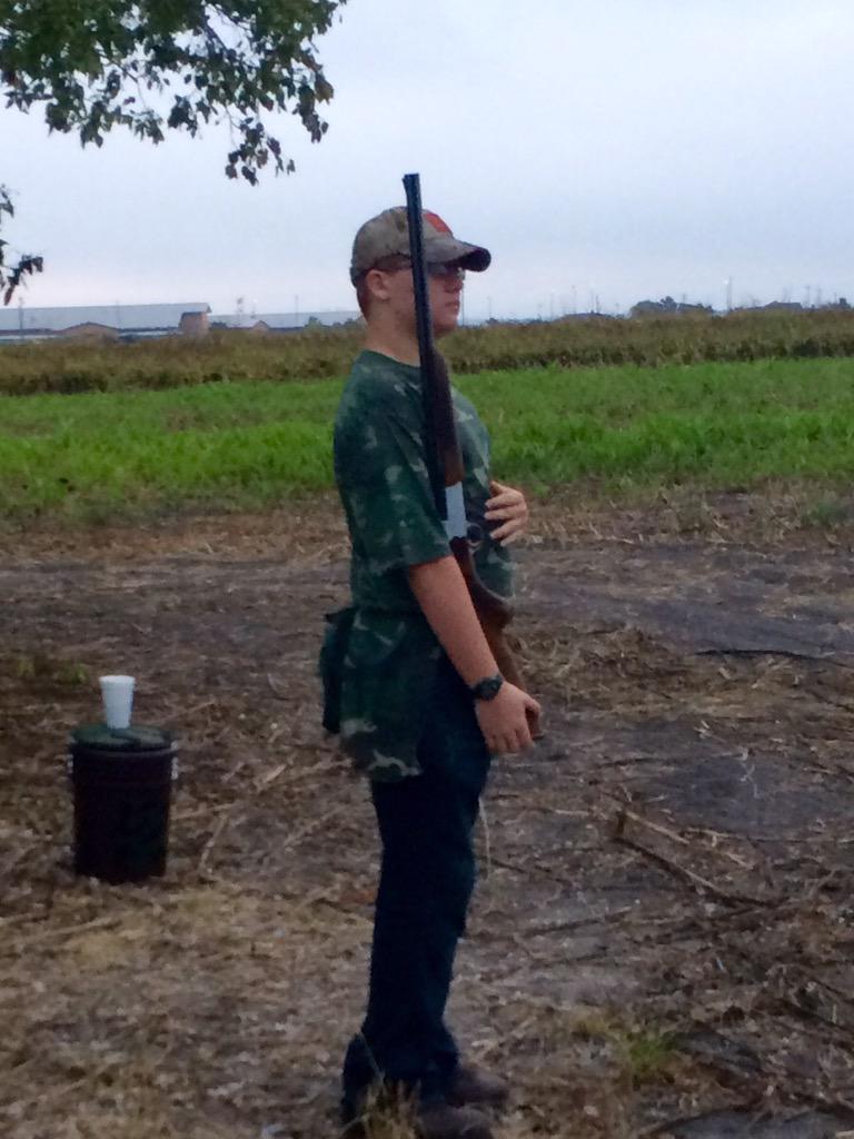 markfelch's tweet photo. Kobi's first dove #firstdovehunt #410/22Savage #MyPurpose #Dad&amp;SonTime @AliceFelch http://t.co/oA8vLY8tku