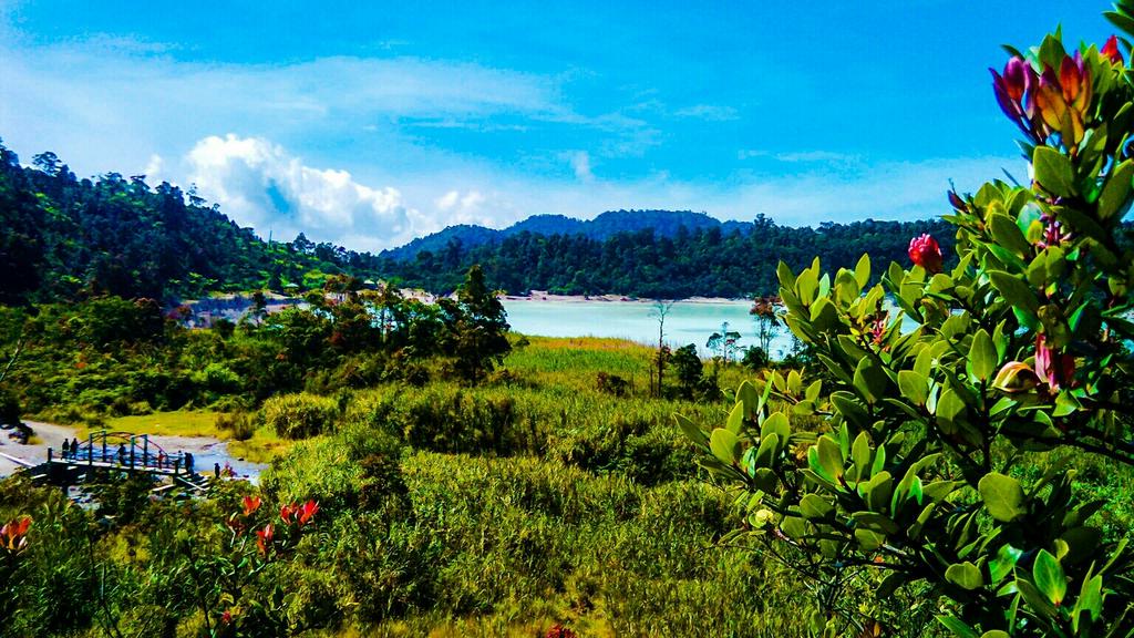 Rizkigraphy's tweet photo. #hiking #traveling #adventure #id_pendaki #kawah at telaga bodas garut http://t.co/MQOakwWSVi