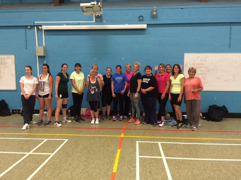 HaylingNetball's tweet photo. Great session last night ladies! #Adults #Netball #HaylingIsland Thankyou tournament team for the beautiful flowers! http://t.co/1TU8LJ3fqK
