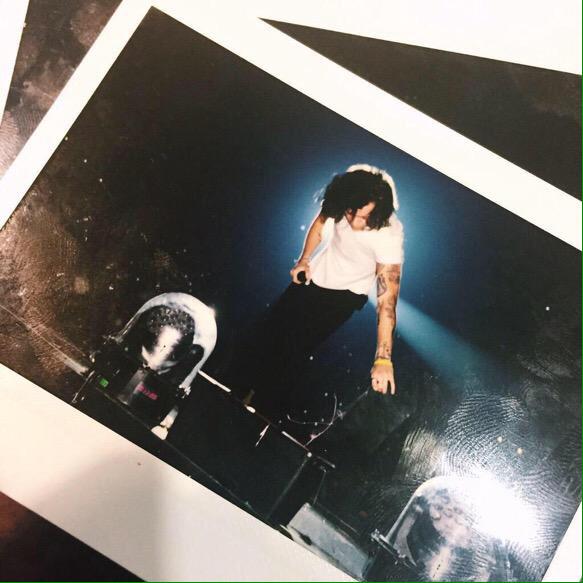 Updates1D_x3's tweet photo. 4/4 Polaroids 

#EMABiggestFans1D http://t.co/JJPuRWfmYI