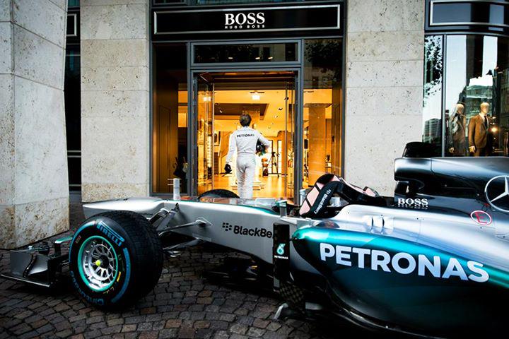parklikeidiot's tweet photo. Badparking by @nico_rosberg http://t.co/63wFGxf2s1