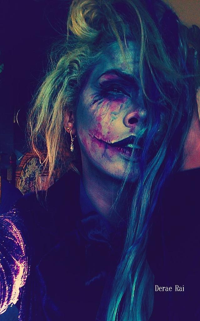 DeraeRai's tweet photo. #makeup #art #deraerai #makeupartist #makeupart #macmake up #joker # female joker #cosplay http://t.co/BU8wrXfS6T