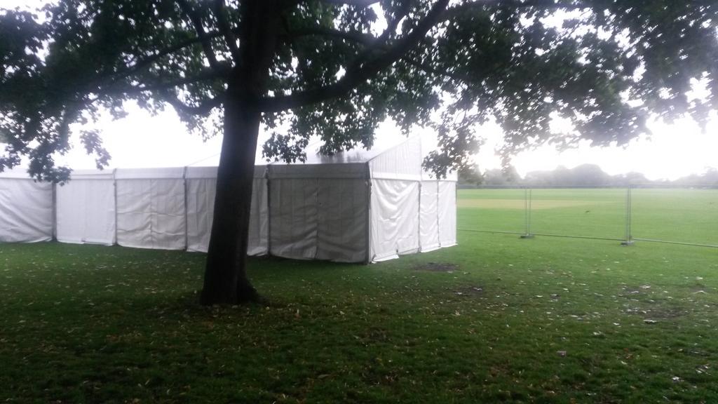 Marquees are up &amp; ready! #RWC2015 <a href="/windsorrugby/">WINDSOR RUGBY CLUB OFFICIAL</a> #festivalofrugby #windsor #berkshire <a href="/Observer_sports/">Observer Sport</a> <a href="/BerksRFU/">Berkshire County RFU</a>
