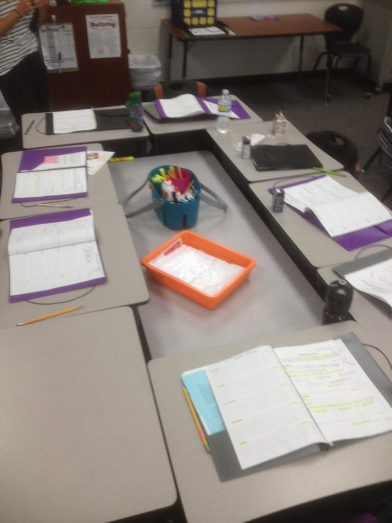 dougemints's tweet photo. How can I repurpose traditional desks in a 1:1 classroom? So clever #Emints #pd4ets #sdale Monitor @perkinsd @wyliec http://t.co/jM6oc1NSGF