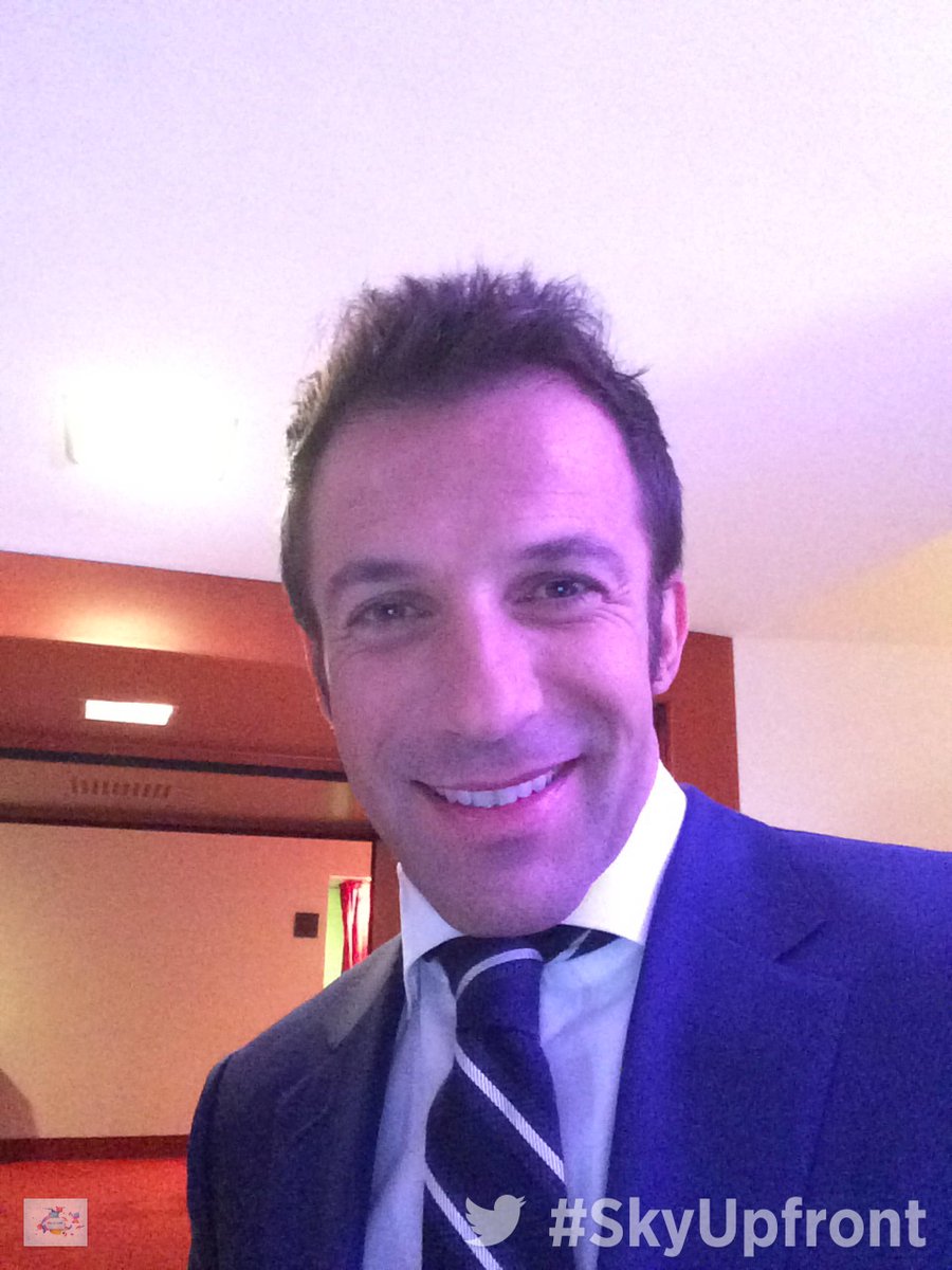 Un sorriso da <a href="/delpieroale/">Alessandro Del Piero</a> prima della presentazione della nuova stagione! #SkyUpfront