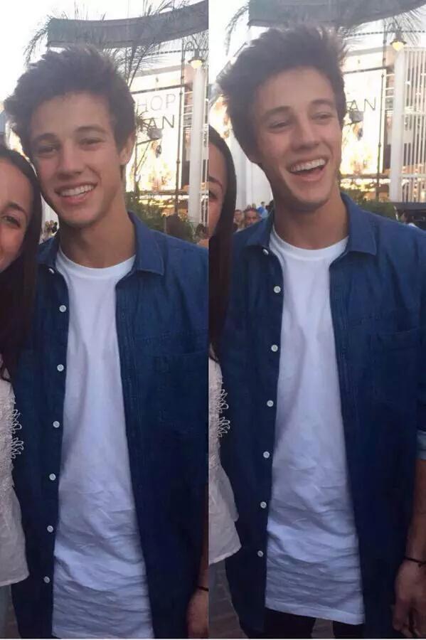 whoskye's tweet image. I love this smile @camerondallas #APositiveMessage