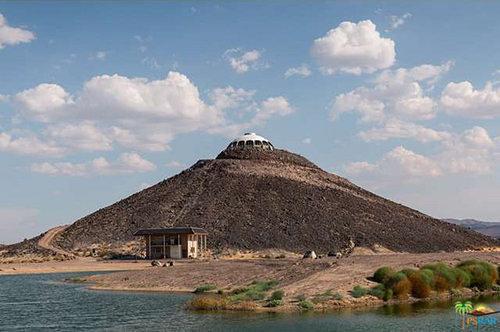 Huell Howser's mindblowing Volcano-Top Saucer House in the Mojave Desert is For Sale  bit.ly/1L8kqeC
