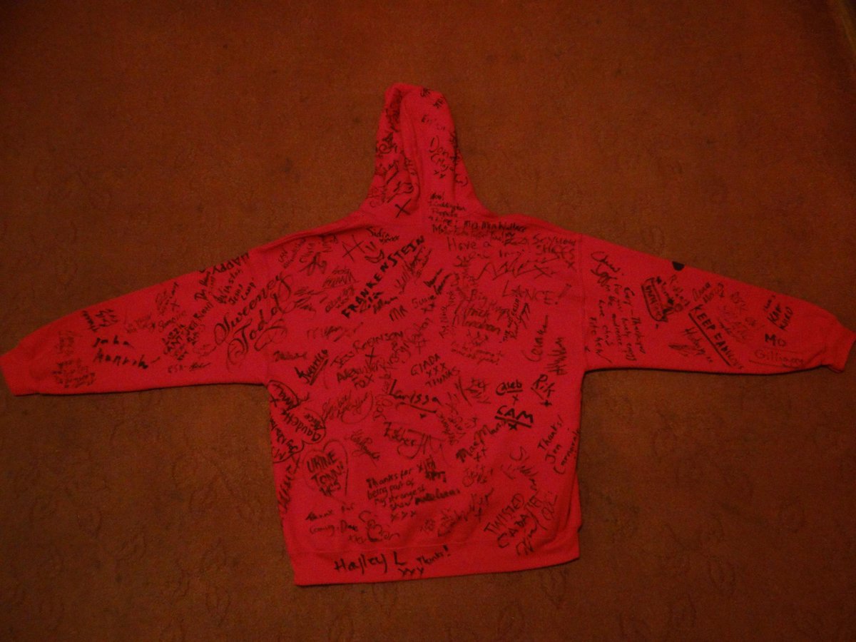 TheDianaMonte's tweet image. @ManToManFringe Truly SCORCHING performance from @maggieannbain @edfringe. Thanks for photo and signing sweatshirt!