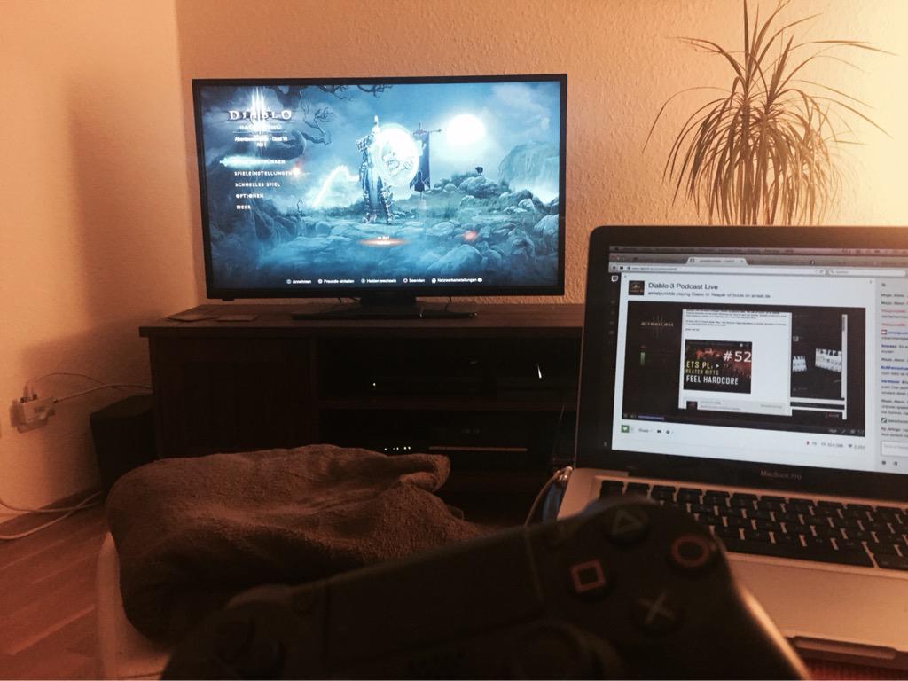 erzwoo's tweet photo. Ne Runde #UltimateEvilEdition und dazu der #Diablo3 #Podcast von @arreatDE #arreat #ps4 http://t.co/khY7MxSBbL