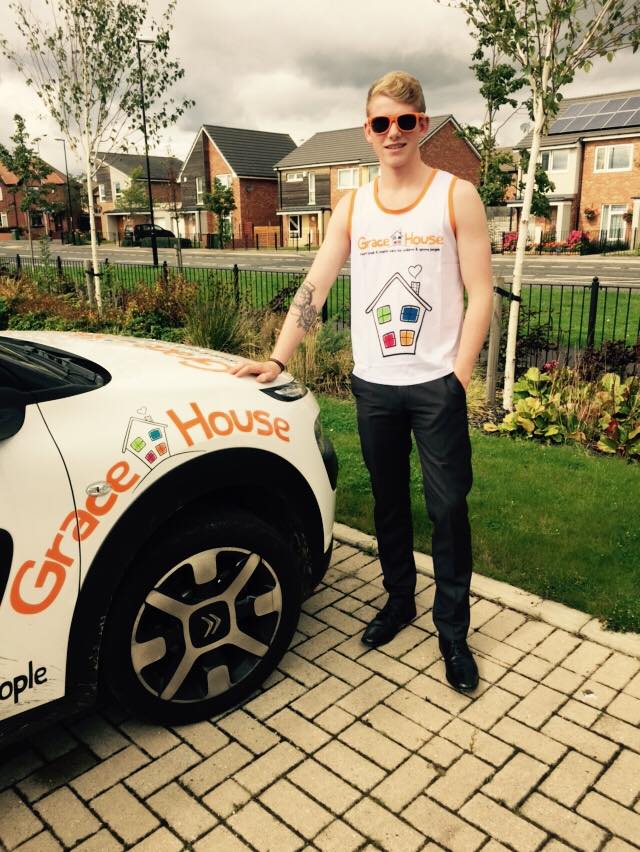 GraceHouse10's tweet image. Check out the lovely @MatthewCooky from @TheMusselClub modelling our Great North Run vest! #SunderlandHour #GNR2015