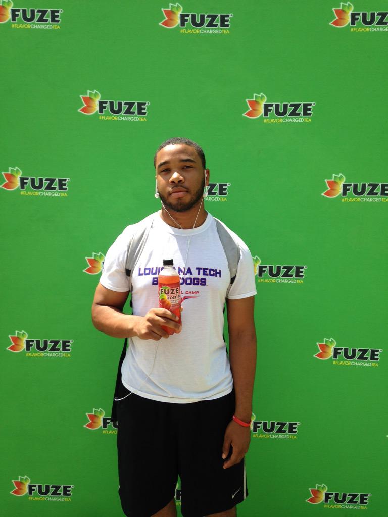 SUJagAMB's tweet photo. Thanks for stopping by the Fuze tent and indulging in the Free Fuze Sampling 💙💛 http://t.co/22DXEBOAMN