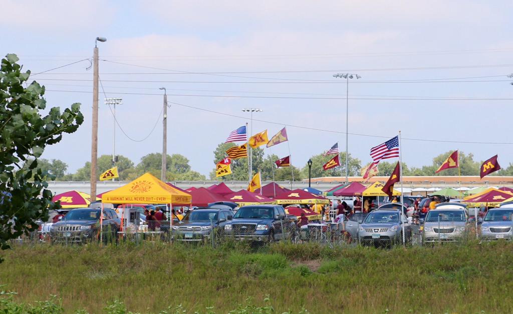 GopherSports's tweet photo. Tailgaters, ☑️ #GopherGameDay http://t.co/2aSslhYXZg