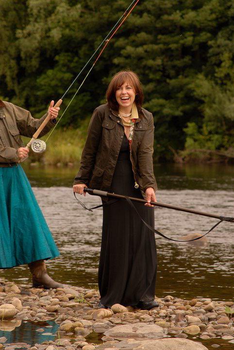 LadiesFishing's tweet photo. Net at the ready - looking forward to fishing with you soon @MeikleourSalmon #PerthBall #Wellies #Salmon #FlyFishing http://t.co/YA5SAotHn6