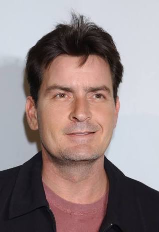 E o ator Charlie Sheen completa hoje 50 anos. Happy Birthday! 