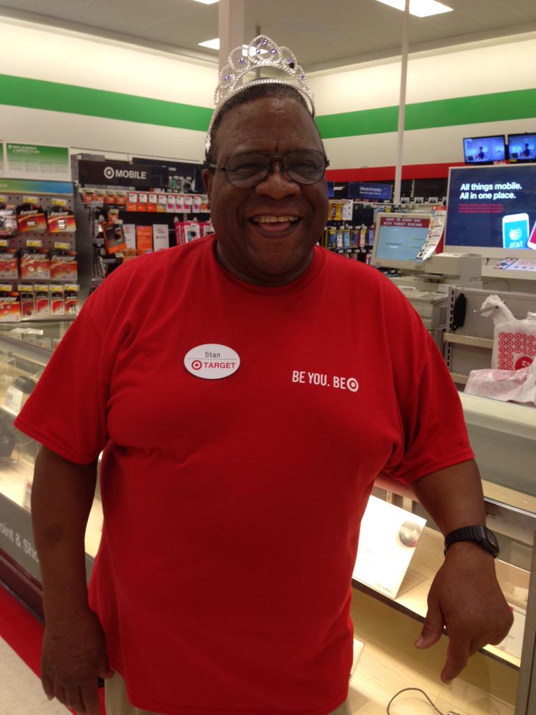 JessieWinter8's tweet photo. Redcard from the birthday boy! @Diana_Sack @airwrecka4 @becmaier http://t.co/dfMRE9rtxX