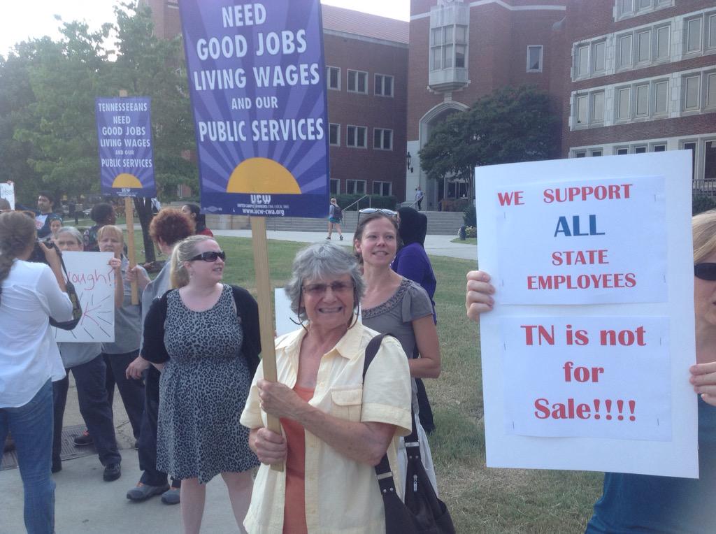 PSAUTK's tweet image. Yasssss state workers and supporters SLAAAAY #TNisNOTforSALE #haslamscheme #haslamwhatsgood #utk