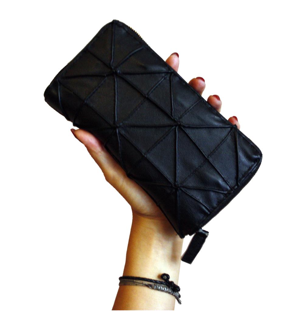 ZoyeFashion's tweet photo. @TheHandbagNews hi, check out our new collection of #handbags #amazingpatterns #handmade #Zoye thanks http://t.co/85LESsxh8F