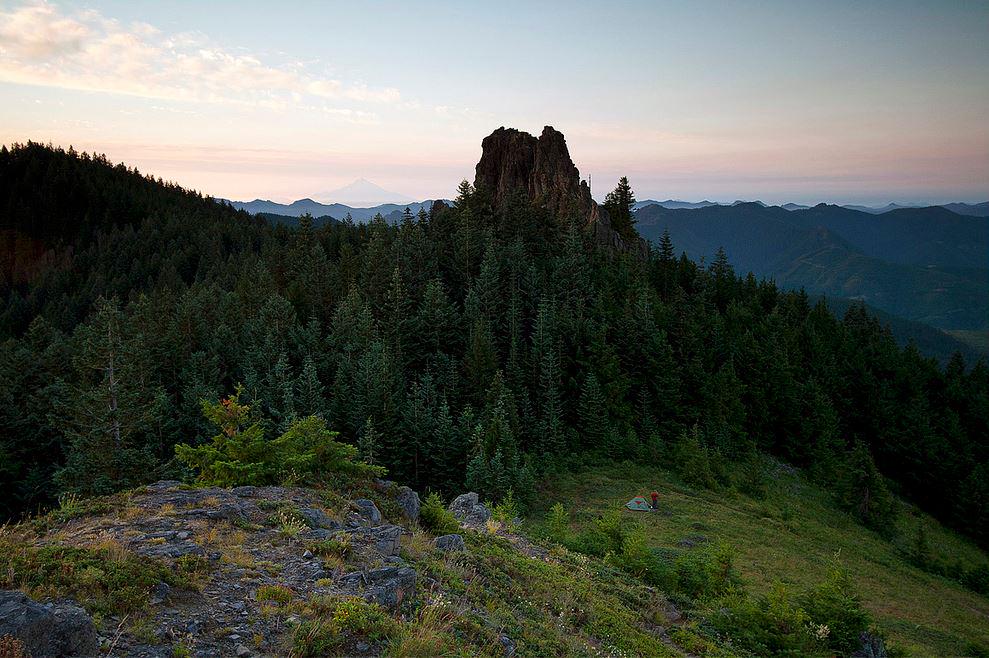 Mike Scofield photo, Sunrise at Rooster Rock in Table Rock Wilderness, Oregon