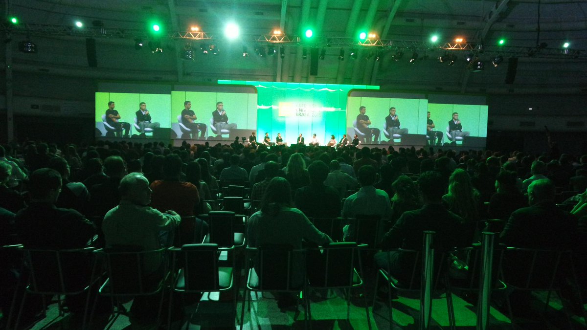 AutodeskBrasil's tweet photo. Líderes da indústria falam dos desafios dos profissionais diante da transformação no cenário mundial. #AUBRASIL2015 http://t.co/y5FCEOHlft