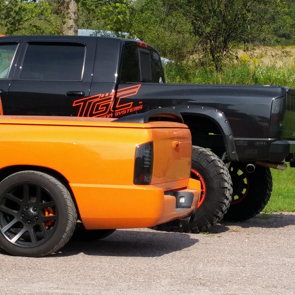 Hemivt's tweet photo. DAT BOOTY THURSDAY #MOPAR #MOPARORNOCAR #SRT #topguncustomz @TopGunCustomz http://t.co/FERcZHVQI7