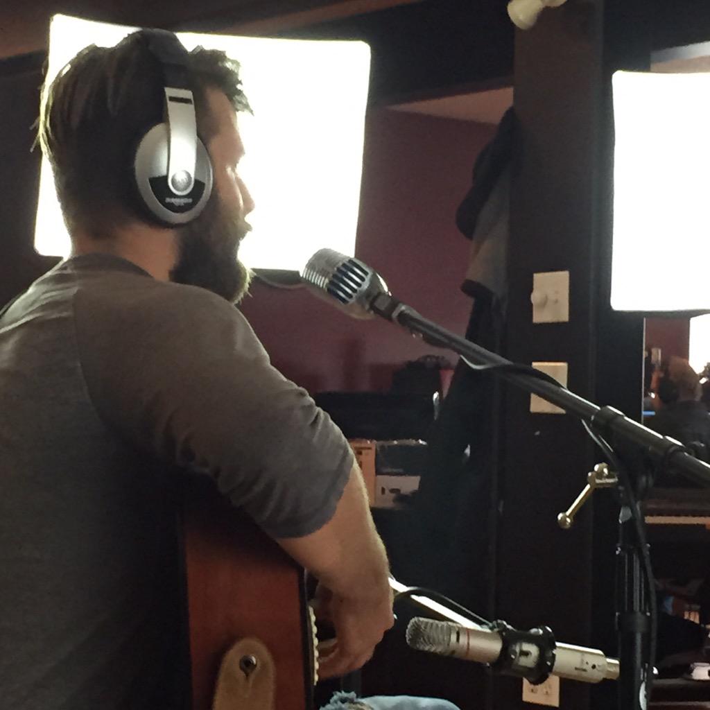 medicinehatlive's tweet image. #tbt to last Thursday when #bradyenslen performed live in our studio! #medhat
