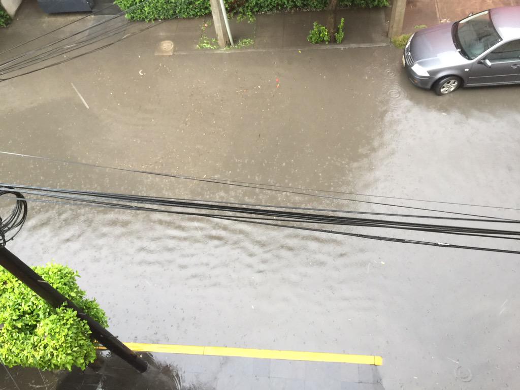 rossjl3's tweet photo. @DelegacionBJ inundada colonia crédito constructor, necesitamos se destapen coladeras... http://t.co/wlFojmlPXd