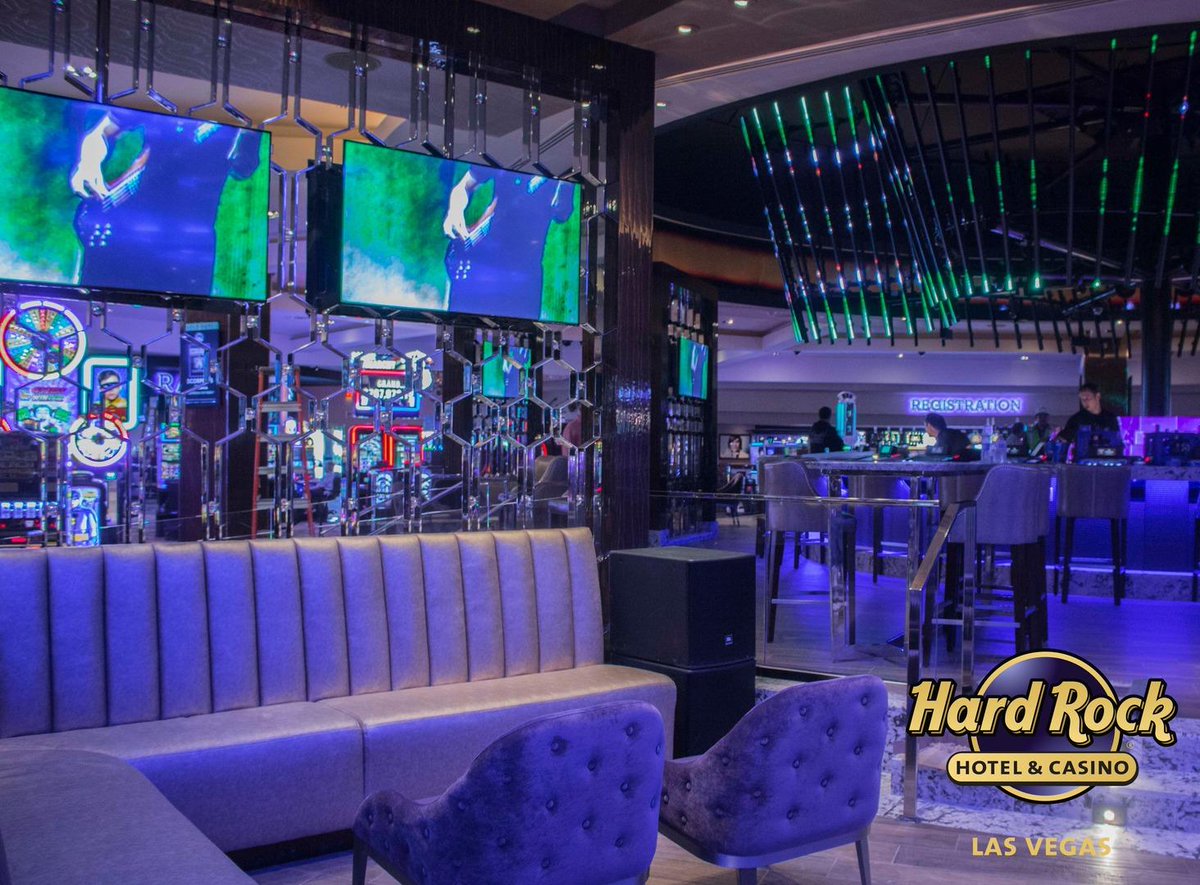 Rock on up to The New Center Bar. We're now open!

#Vegas #RockTheCenterBar
