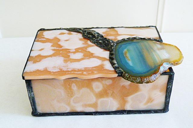 pbuckley22's tweet image. New Geode Stained Glass Jewelry Boxes etsy.com/shop/miloglass… #jewelryboxes #geodeslice #uniqueboxes