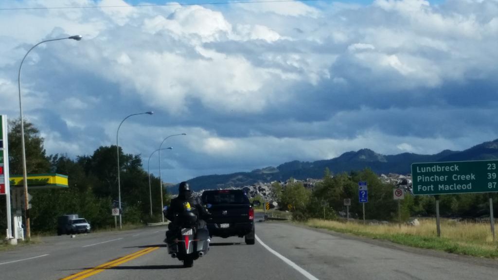 CruiseCause's tweet photo. Stunning scenery on our way to High River. #coolcruisewithacause #CwaC2015 for #MentalHealth cwac.ca http://t.co/irdZio97og
